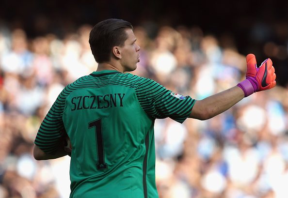 NAPLES, ITALY - OCTOBER 15: Wojciech Szczesny of Roma during the Serie A match between SSC Napoli and AS Roma at Stadio San Paolo on October 15, 20...