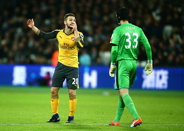 Čech praises 'mature' Arsenal performance v West Ham 2 LONDON, ENGLAND - DECEMBER 03: Shkodran Mustafi of Arsenal speaks with Petr Cech during the Premier League match between West Ham United and Arsenal at London Stadium on December 3, 2016 in London, England.