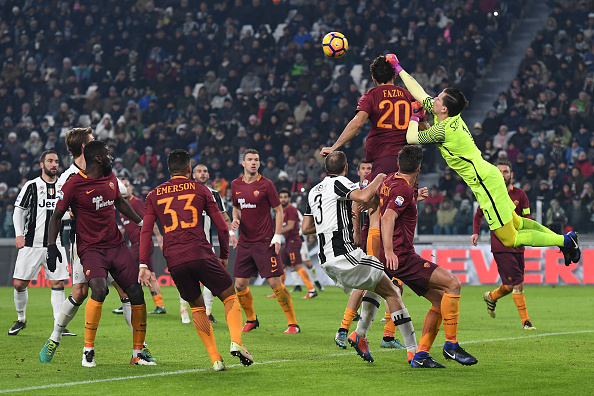 Loan watch: Huddart and Toral start, Szczesny solid despite defeat 3 TURIN, ITALY - DECEMBER 17: Wojciech Szczesny (R) of AS Roma in action during the Serie A match between Juventus FC and AS Roma at Juventus Stadium on December 17, 2016 in Turin, Italy.
