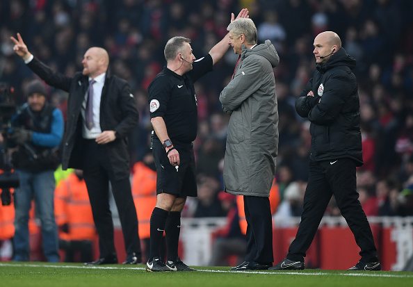 Arsene Wenger sent off by Jon Moss