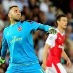 David Ospina throws