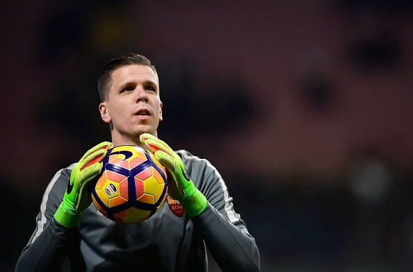 AS Roma's Polish goalkeeper Wojciech Szczesny warms up prior the Italian Serie A football match Inter Milan vs AS Roma at the San Siro stadium in M...