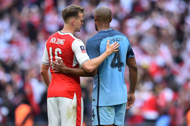 Koscielny returns to full training as Arsenal get ready for Tottenham 2 holding city