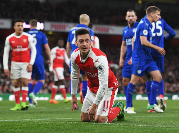 mesut ozil leciester