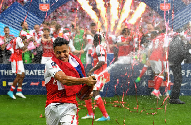 alexis sanchez fa cup final trophy