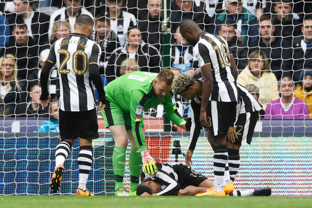 Ex-Arsenal man's move collapses after medical 3 NEWCASTLE UPON TYNE, ENGLAND - MAY 07: Isaac Hayden of Newcastle United goes down injured during the Sky Bet Championship match between Newcastle United and Barnsley at St James' Park on May 7, 2017 in Newcastle upon Tyne, England. (Photo by Stu Forster/Getty Images)