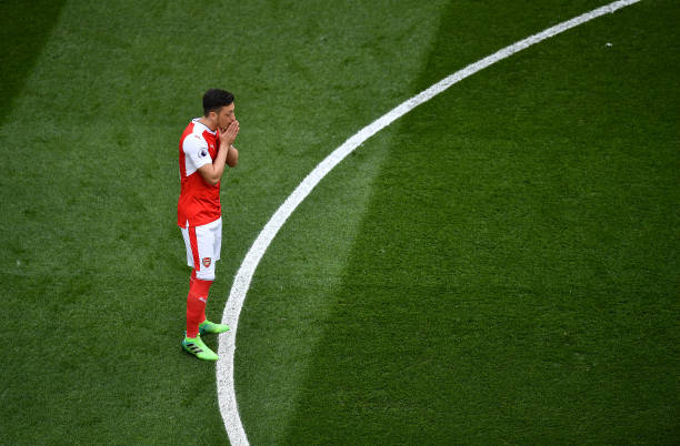 mesut ozil spurs