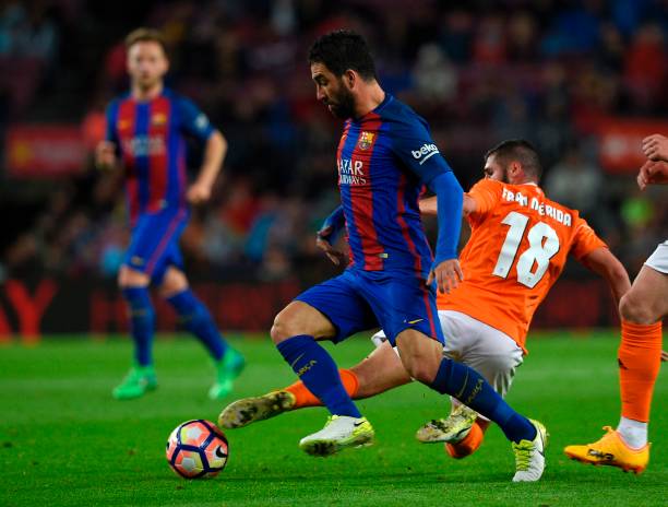 Barcelona's Turkish forward Arda Turan (L) vies with Osasuna's midfielder Fran Merida (R) during the Spanish league football match FC Barcelona vs ...