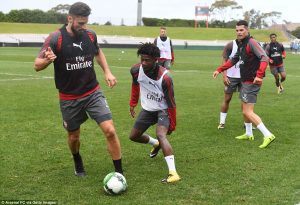 Giroud shields ball