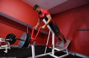 Giroud working out