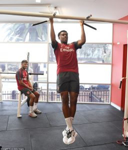 Iwobi pull ups