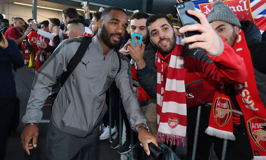 Lacazette and an Arsenal fan in Sydney Stuart Macfarlane