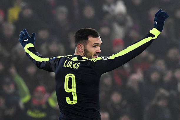 Lucas Perez leaves West Ham for Alaves: Plans to "start a new adventure far away from London" 2 Lucas Perez Arsenal