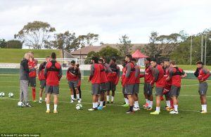Wenger addresses team
