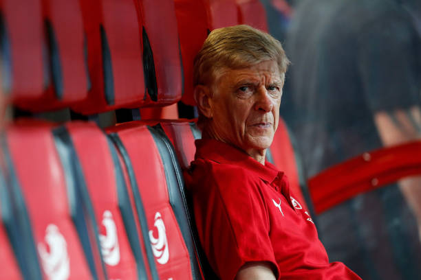 arsene wenger bench