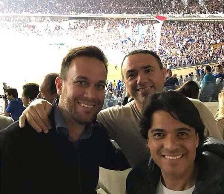 Arsenal scouts Francis Cagigao and Everton Gushiken via 101greatgoals.com