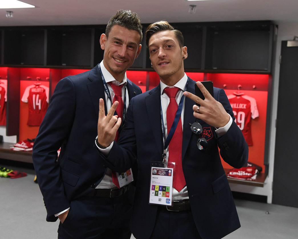 LONDON, ENGLAND - DECEMBER 02: Mesut Ozil of Arsenal looks on during the Premier League match between Arsenal and Manchester United at Emirates Sta...