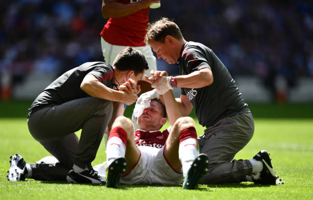 mertesacker head injury