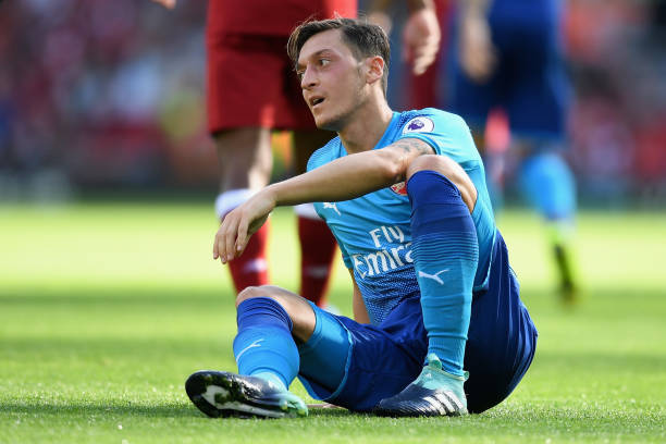 mesut ozil v liverpol