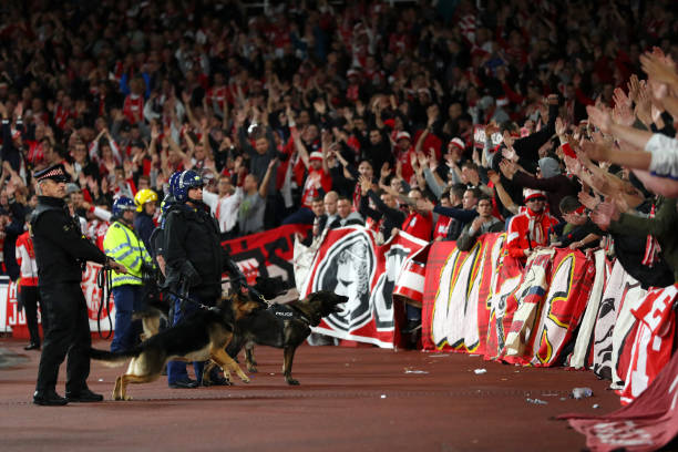 koln fans emirates