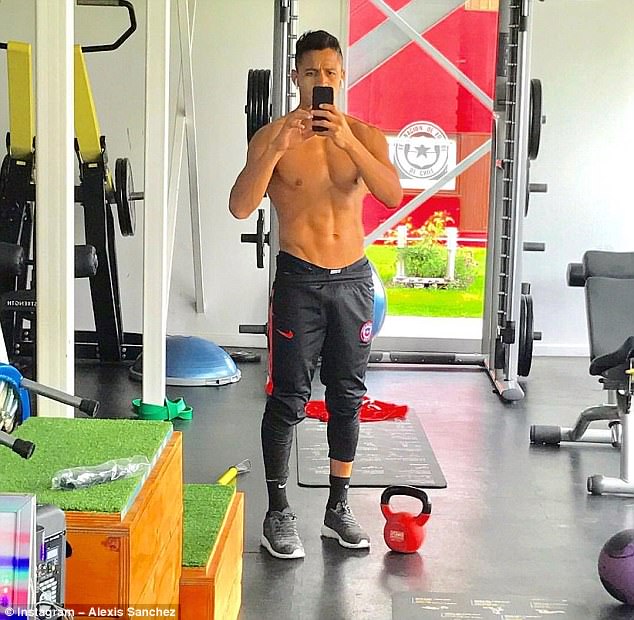 Alexis in gym with Chile