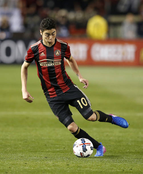 ATLANTA, GA - MARCH 05: Midfielder Miguel Almiron #10 of Atlanta United dribbles during the game against the New York Red Bulls at Bobby Dodd Stadi...