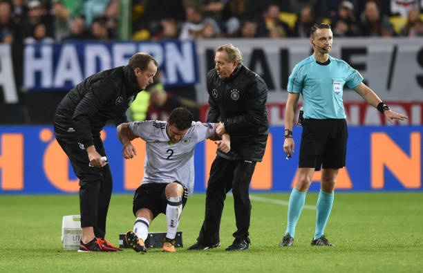 2 changes as injuries strike: Predicted Arsenal 3-4-2-1 v Watford 2 mustafi injury