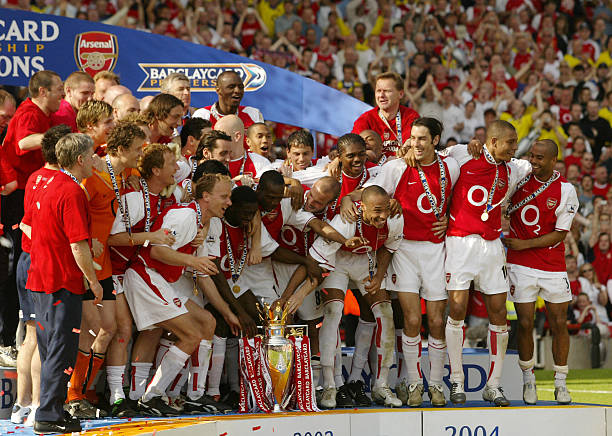 OTD: 6 Arsenal players charged after 'Battle of Old Trafford' 4 arsenal league winners 2004