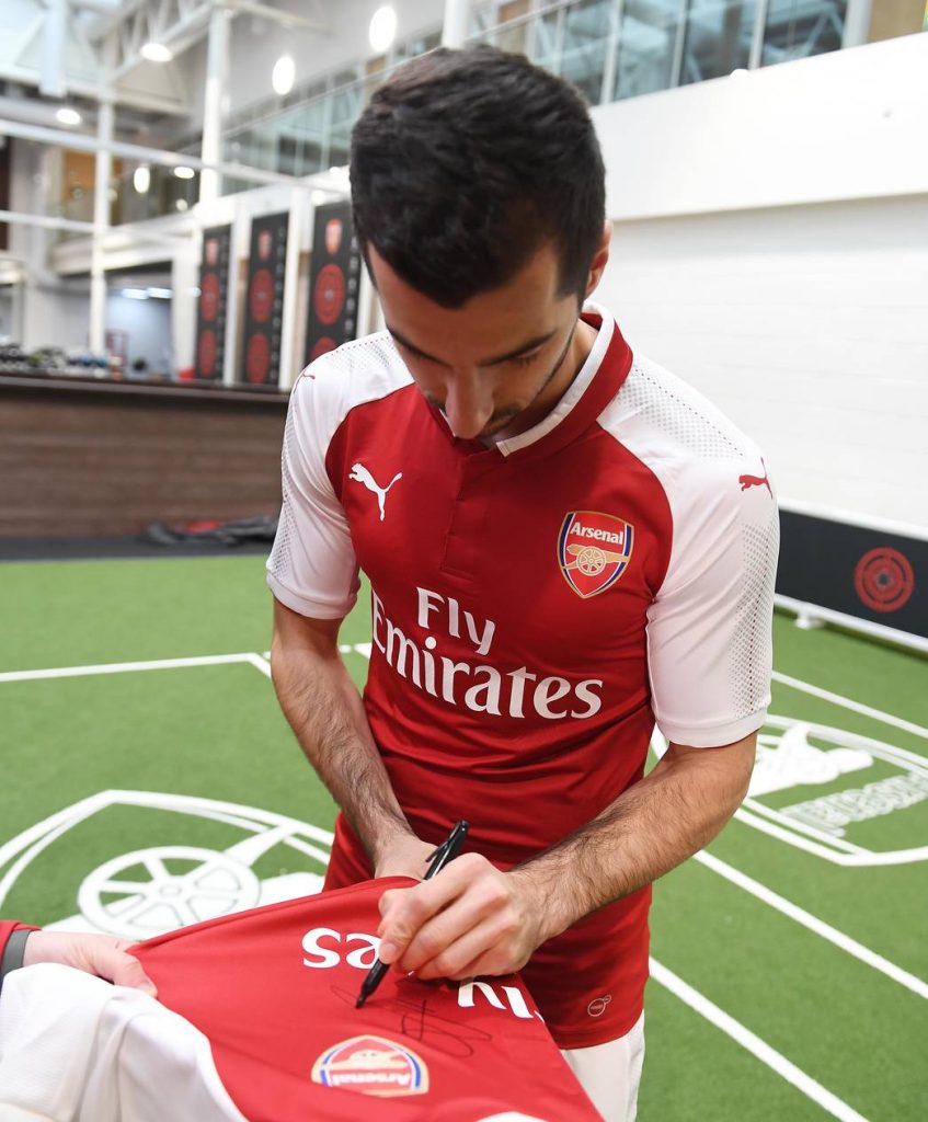 Giggs compares Mkhitaryan to Veron 2 Mkhitaryan 25 180121MAFC 0