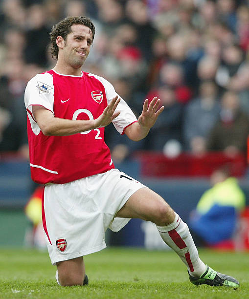 BIRMINGHAM, ENGLAND - APRIL 3: Edu of Arsenal shows his frustration during the FA Cup Semi Final match between Arsenal and Manchester United at Vil...