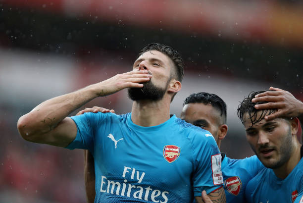 Aubameyang move to Arsenal expected to be announced today, say Bild 2 olivier giroud benfica