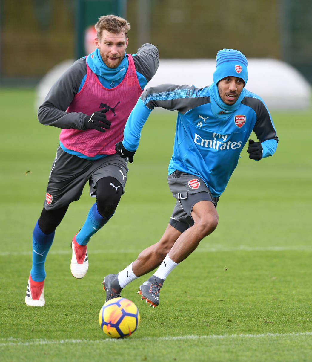 Aubameyang cleared to play against Everton after submitting a medical certificate 3 aubameyang arsenal training