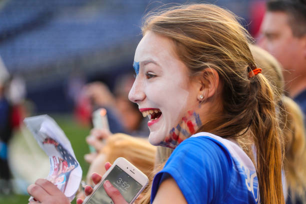 female football fans 2