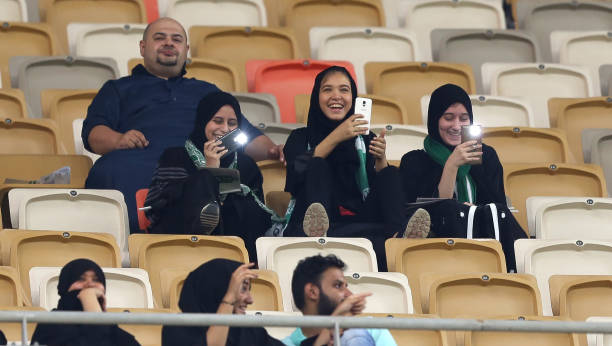 female football fans 3