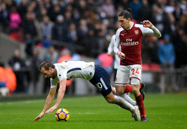 Abject Arsenal: Only 1 player stands out in tragic Tottenham player ratings 2 LONDON, ENGLAND - FEBRUARY 10: Harry Kane of Tottenham Hotspur is challenged by Hector Bellerin of Arsenal during the Premier League match between Tottenham Hotspur and Arsenal at Wembley Stadium on February 10, 2018 in London, England. (Photo by Laurence Griffiths/Getty Images)