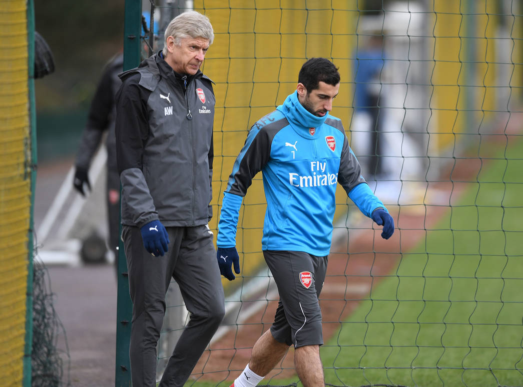 henrikh mkhitaryan arsene wenger in training at London Colney