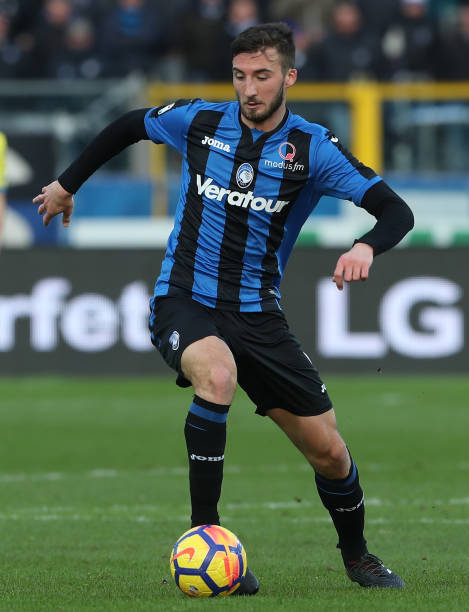 Another Santi replacement identified? Arsenal linked with Bryan Cristante 2 BERGAMO, ITALY - FEBRUARY 04: Bryan Cristante of Atalanta BC in action during the serie A match between Atalanta BC and AC Chievo Verona at Stadio Atleti Azzurri d'Italia on February 4, 2018 in Bergamo, Italy. (Photo by Marco Luzzani/Getty Images)