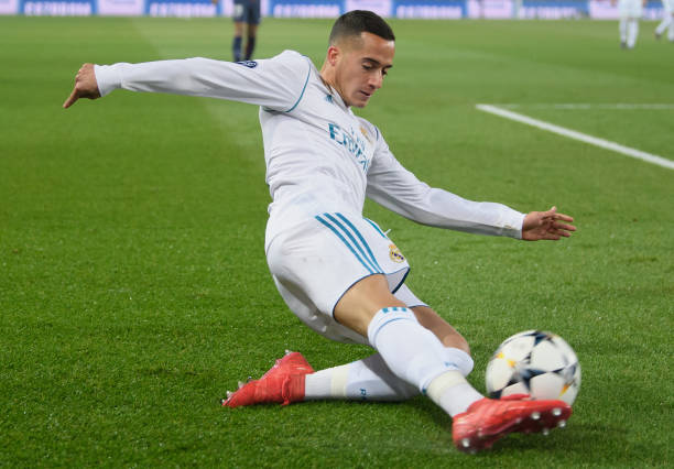 PARIS, FRANCE - MARCH 06: Lucas Vazquez of Madrid controls the ball during the UEFA Champions League Round of 16 Second Leg match between Paris Sai...