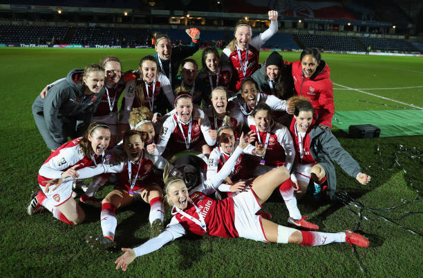 HIGH WYCOMBE, ENGLAND - MARCH 14: The Arsenal squad celebrate with the Continental Cup after winning the WSL Continental Cup Final between Arsenal Women and Manchester City Ladies at Adams Park on March 14, 2018 in High Wycombe, England. (Photo by Catherine Ivill/Getty Images)