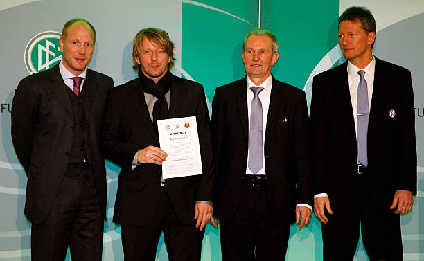 3 players signed: Mislintat makes fans wild but what has he actually done? 2 COLOGNE, GERMANY - MARCH 17: Sven Mislintat (2nd L) receives his DFB Football Trainer Certificate from Matthias Sammer (L), Rainer Milkoreit (2nd R) and Frank Wormuth (R) at the hotel Wasserturm on March 17, 2011 in Cologne, Germany. (Photo by Friedemann Vogel/Bongarts/Getty Images)