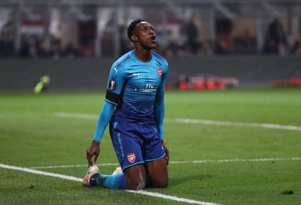 MILAN, ITALY - MARCH 08: Danny Welbeck of Arsenal reacts after team-mate Aaron Ramsey scores during the UEFA Europa League Round of 16 match betwee...