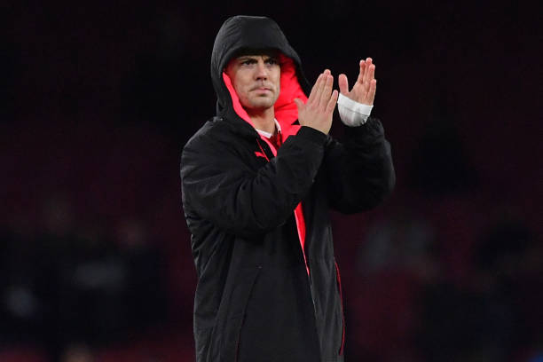 Arsenal's English midfielder Jack Wilshere applauds supporters on the pitch after the UEFA Europa League first leg quarter-final football match between Arsenal and CSKA Moscow at the Emirates Stadium in London on April 5, 2018. Arsenal won the game 4-1. / AFP PHOTO / Ben STANSALL
