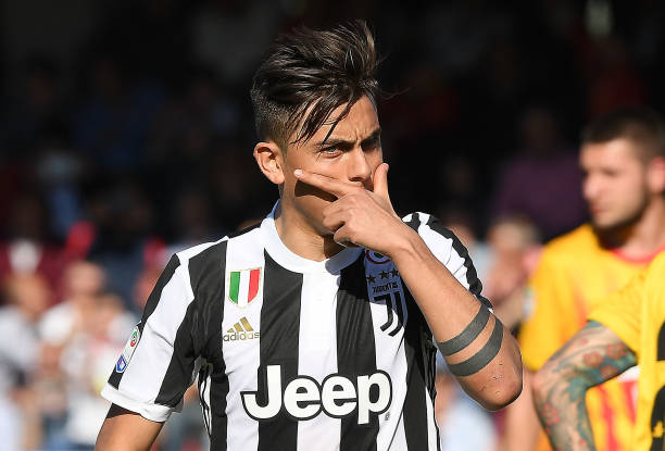 BENEVENTO, ITALY - APRIL 07: Paulo Dybala of Juventus celebrates after scoring the 2-3 goal during the serie A match between Benevento Calcio and J...