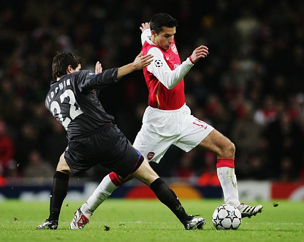 Van Persie picks his favourite to win the Premier League 3 robin van persie v cska moscow