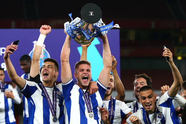 LONDON, ENGLAND - MAY 08: Porto U23 celebrate winning the Premier League International Trophy between Arsenal U23 and Porto U23 at Emirates Stadium...