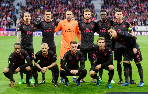 (BACK L-R) Arsenal's Spanish defender Hector Bellerin, Arsenal's Swiss midfielder Granit Xhaka, Arsenal's Colombian goalkeeper David Ospina, Arsenal's German defender Shkodran Mustafi, Arsenal's English forward Danny Welbeck, Arsenal's French defender Laurent Koscielny (FRONT L-R) Arsenal's French forward Alexandre Lacazette, Arsenal's English midfielder Jack Wilshere, Arsenal's Welsh midfielder Aaron Ramsey, Arsenal's Spanish defender Nacho Monreal and Arsenal's German midfielder Mesut Ozil pose before the UEFA Europa League semi-final second leg football match between Club Atletico de Madrid and Arsenal FC at the Wanda Metropolitano stadium in Madrid on May 3, 2018. (Photo by PIERRE-PHILIPPE MARCOU / AFP) 