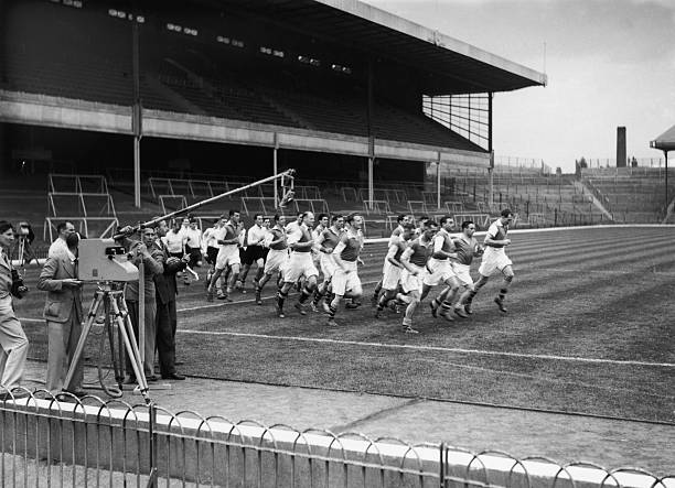 16th September 1937: Members of the Arsenal football team training at Highbury, before the BBC (British Broadcasting Corporation) televised a match for the first time. (Photo by Fox Photos/Getty Images)