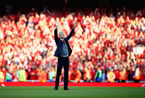 Zidane wants to work with Wenger at PSG, Arsenal help rumoured 3 LONDON, ENGLAND - MAY 06: Arsenal manager Arsene Wenger says goodbye to the Arsenal fans after 22 years at the helm at the end of the Premier League match between Arsenal and Burnley at Emirates Stadium on May 6, 2018 in London, England. (Photo by Clive Mason/Getty Images)