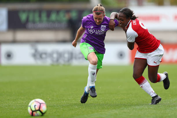 LONDON, ENGLAND - OCTOBER 08: Danielle Carter of Arsenal and Frankie Brown of Bristol City battle for posession during the Women's Super League 1 match between Arsenal and Bristol City at Meadow Park, Boreham Wood on October 8, 2017 in London, United Kingdom. (Photo by Naomi Baker/Getty Images)