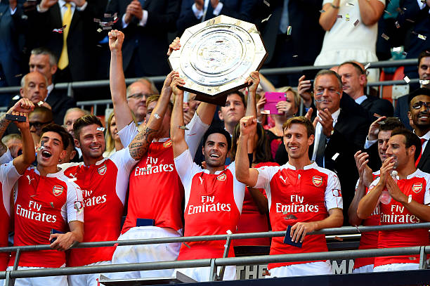LONDON, ENGLAND - AUGUST 02: Captain Mikel Arteta of Arsenal lifts the trophy after their 1-0 win in the FA Community Shield match between Chelsea and Arsenal at Wembley Stadium on August 2, 2015 in London, England. (Photo by Mike Hewitt/Getty Images)